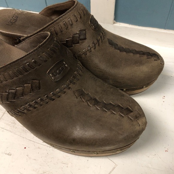 UGG Women's Size 9 Slip On Clogs, Tan Brown Clogs With Wooden Heels - Picture 6 of 9